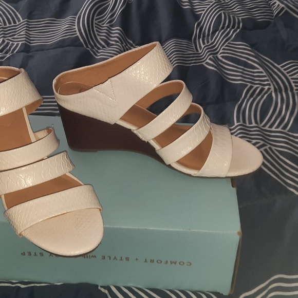 White strappy wedge heels sz 11 - Picture 2 of 7